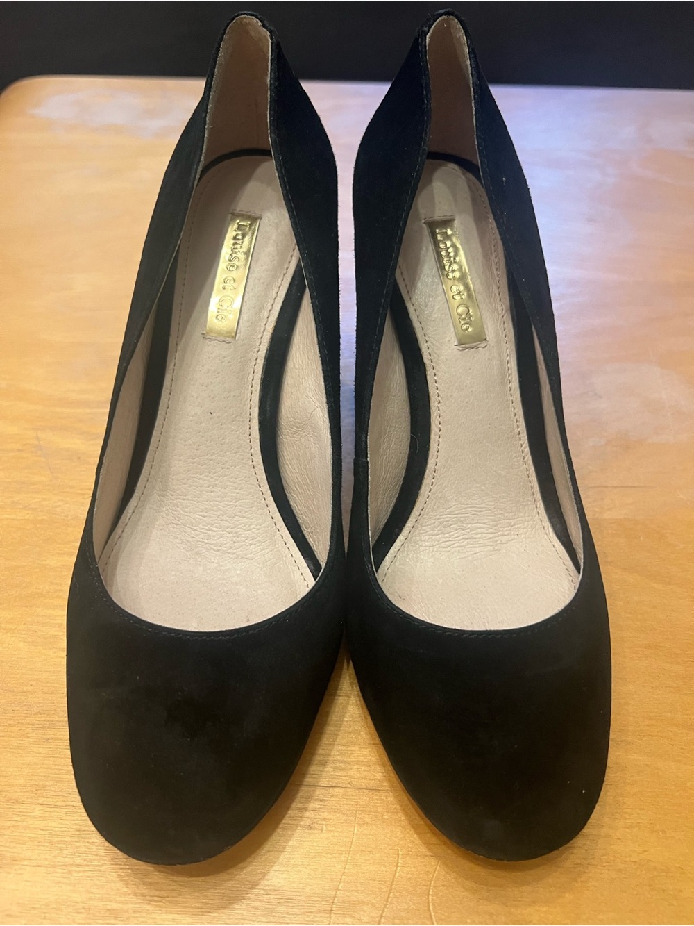Louise et Cie Black Suede Round-Toe Pumps